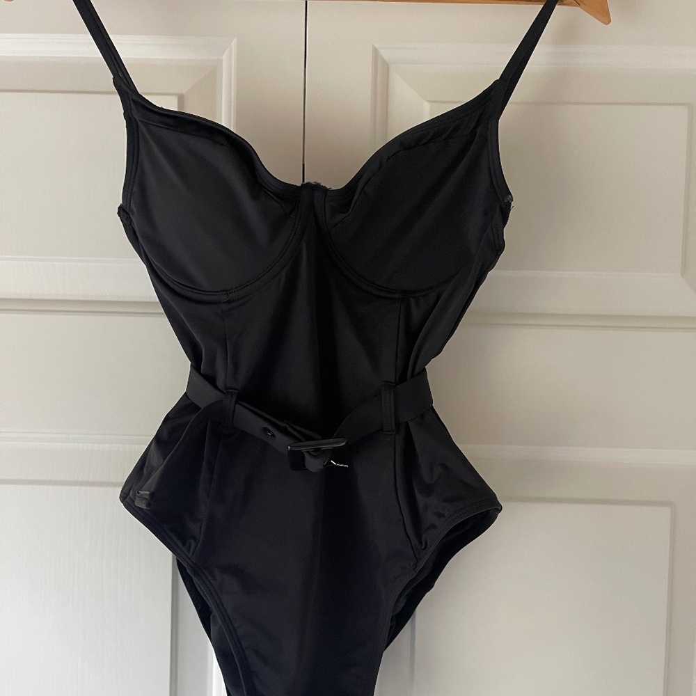 Good American sexy belted swimsuit